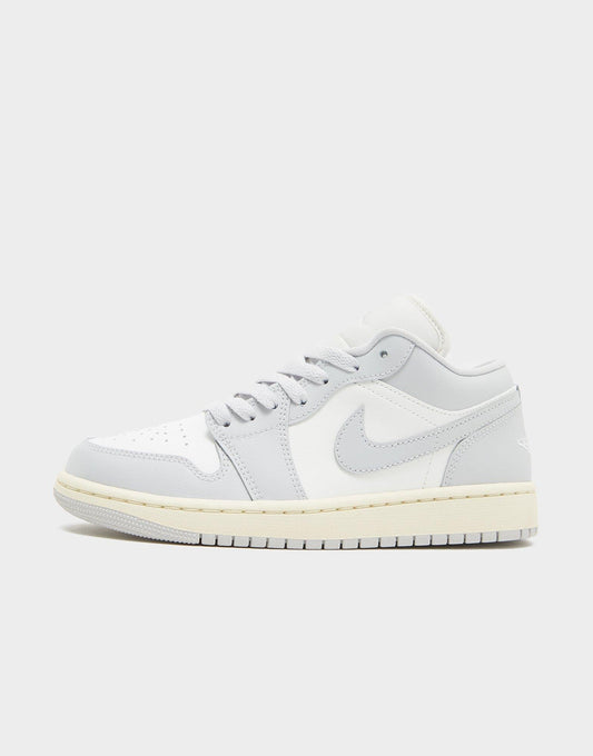 סניקרס Air Jordan 1 Low Coconut Milk Neutral Grey | נשים